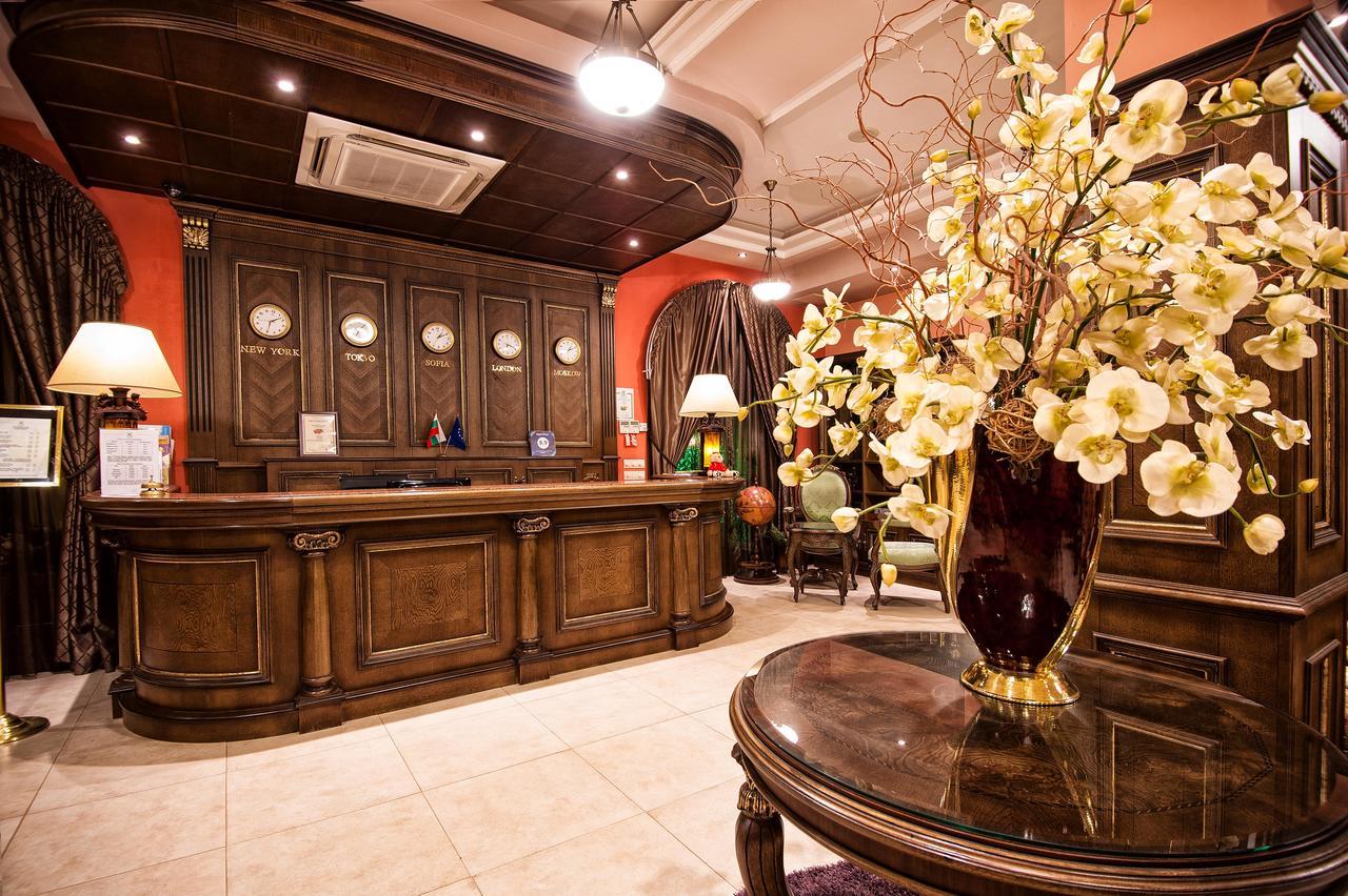 Hotel Chinar Hisarya Exterior photo